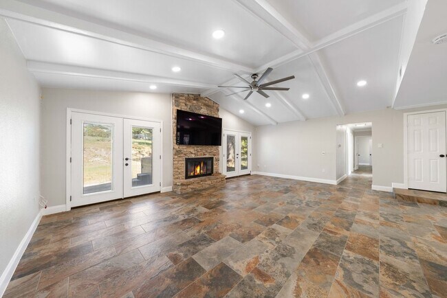 Building Photo - Spacious 4-Bedroom Retreat with Fireplace & Island Kitchen in New Braunfels