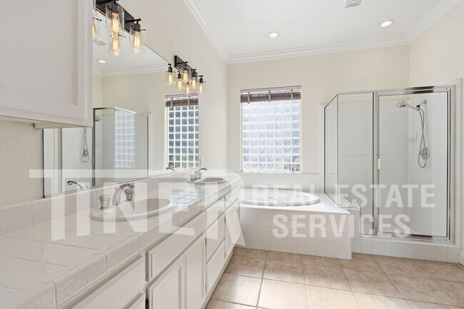 Building Photo - 4616 Gatwick Way