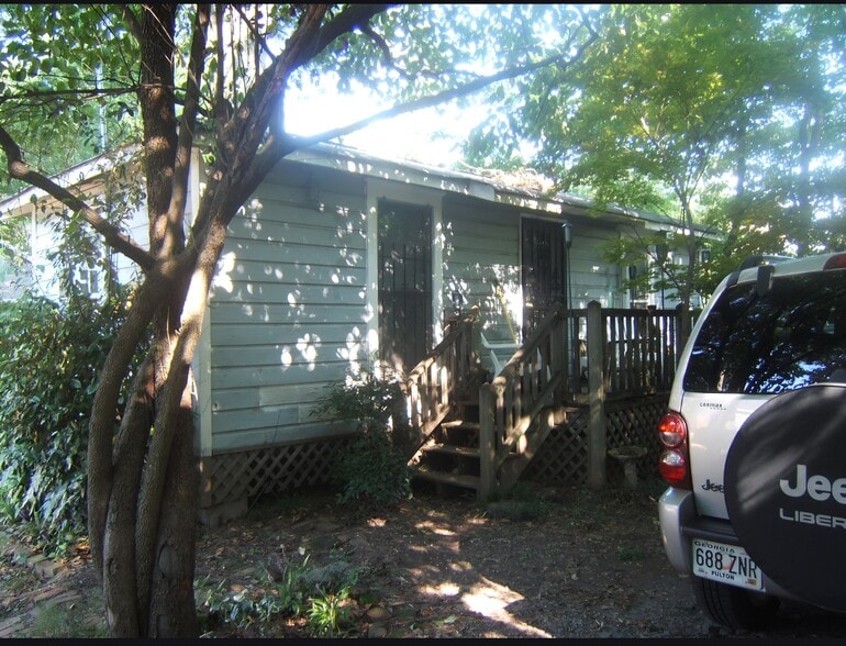 Building Photo - 823 Greenwood Ave NE