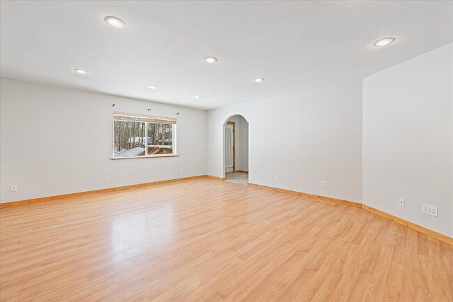 Building Photo - Single Family Home For Rent