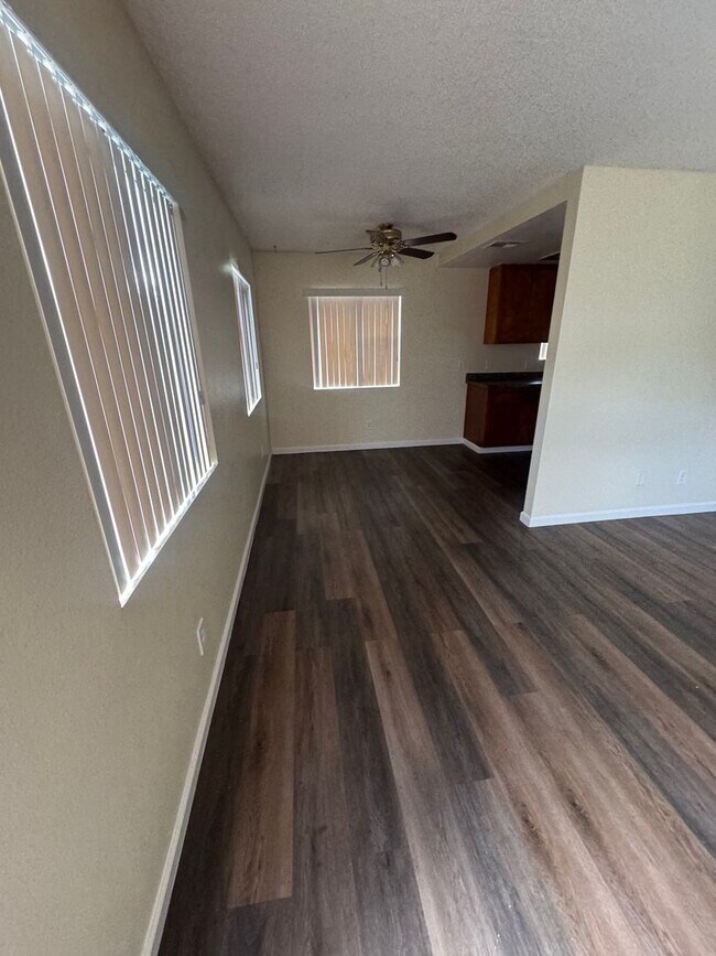 Building Photo - Oleander