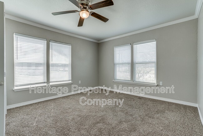 Building Photo - 479 S Sycamore Ave