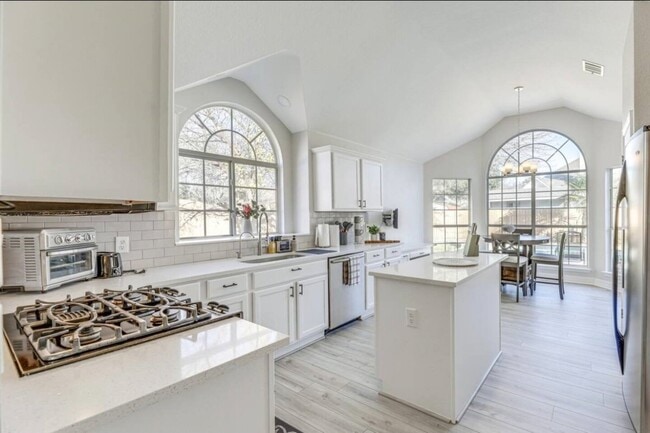 Building Photo - 602 Vogue Cove