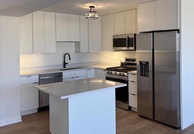 Building Photo - 3950 N Lake Shore Dr