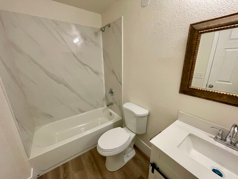 Building Photo - 6034 Centurion Cir