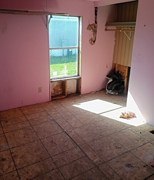 Building Photo - 58 Village Ct