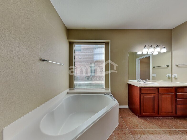 Building Photo - 8683 Dancliff Dr