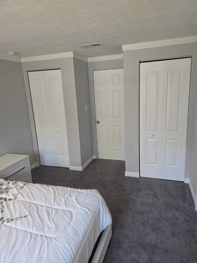 Building Photo - Beautiful remodeled Studio/efficiency in H...