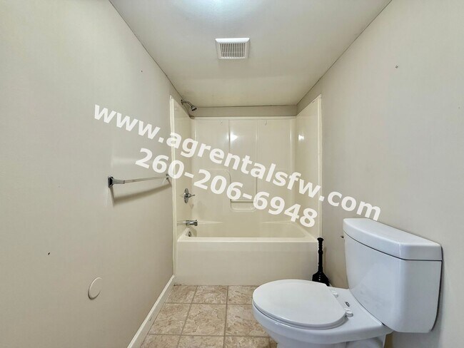 Building Photo - 3 Bedroom House - $300 off first months rent