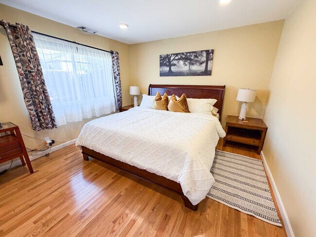 Building Photo - 16018 Windsor Dr