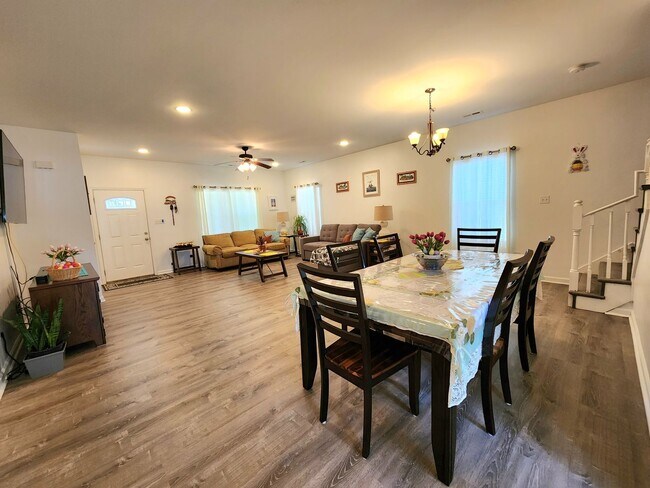 Building Photo - 4 Bedroom Single Family Home near Naval Station Norfolk