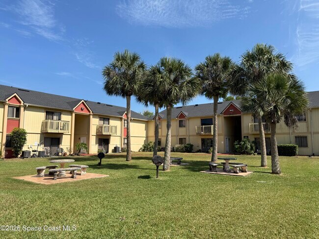 Building Photo - 2100 Forest Knoll Dr NE