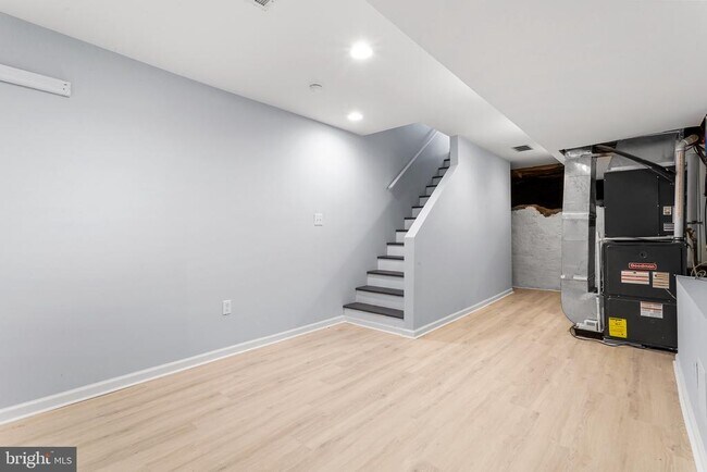 Building Photo - 2139 Latona St