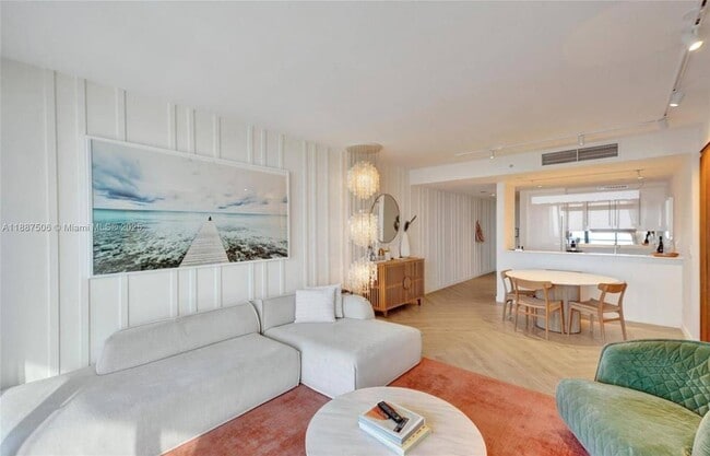 Building Photo - 2201 Collins Ave