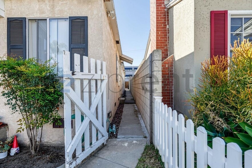 Building Photo - Unit C