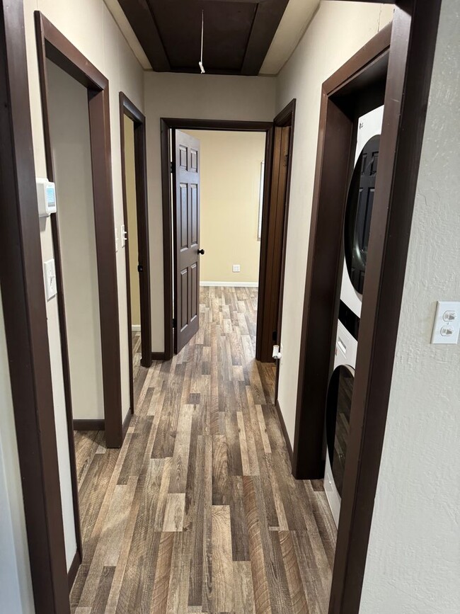 Building Photo - Newly remodeled 2 bedroom home