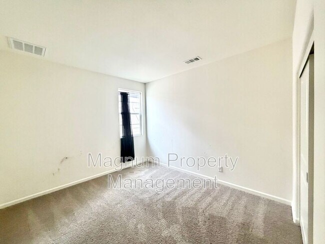 Building Photo - 25161 Harmony Ave