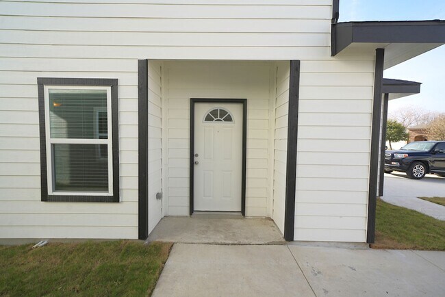 Building Photo - Brand New Duplex Rental Now Available in Converse, TX! Realtor Commission: $600