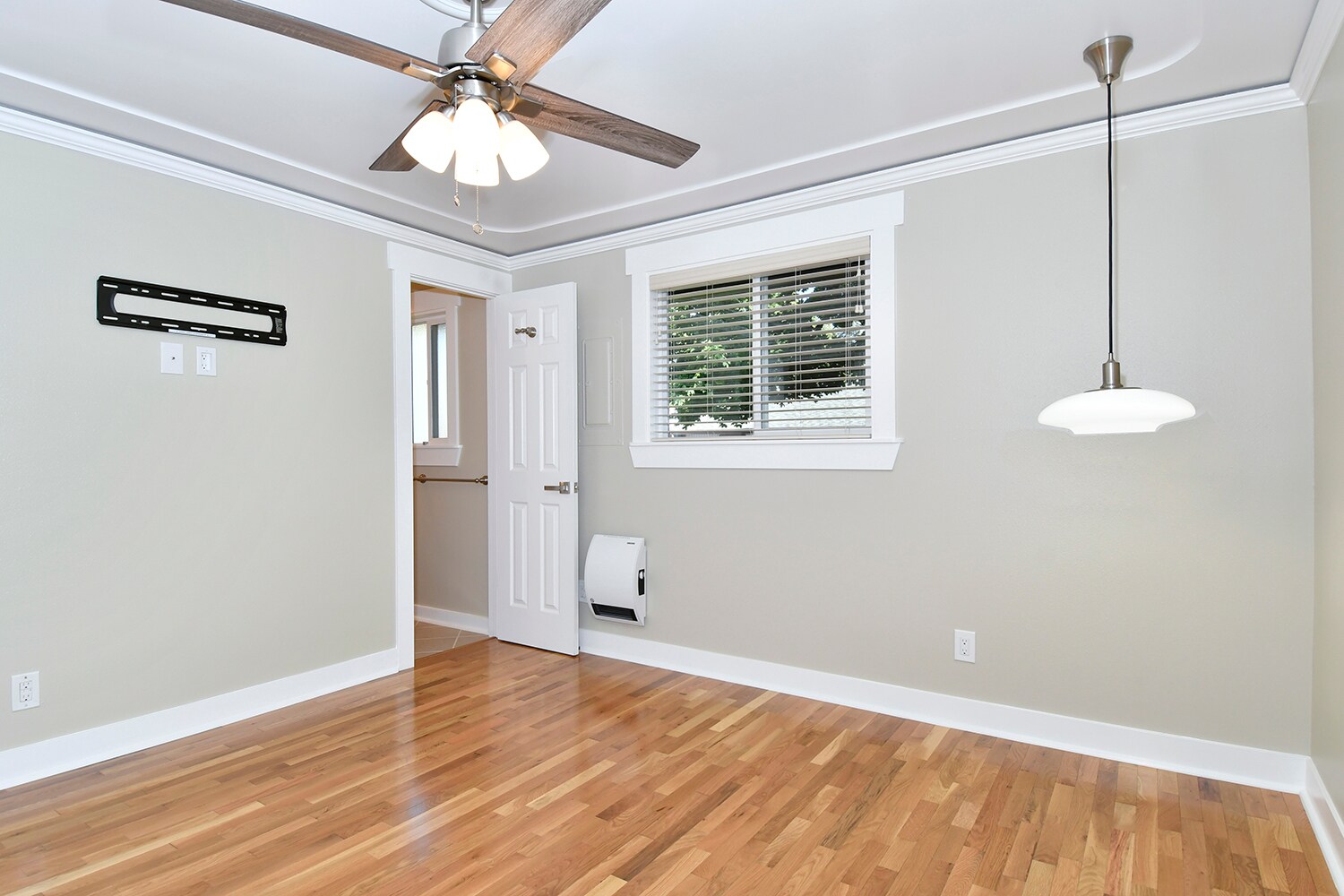 Building Photo - 6 SE 136th Ave