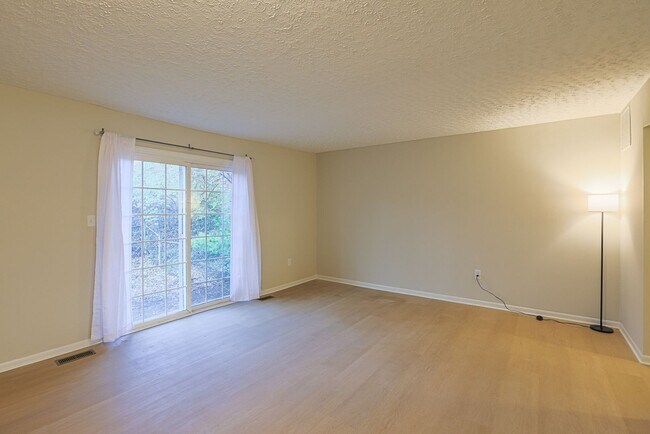 Building Photo - Rosedale 3BR 1/5 Bath now Available!!