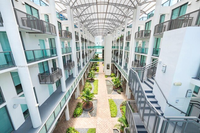 Building Photo - 6000 Collins Ave