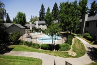 Building Photo - REDUCED - 1 bedroom 1 bath unit.