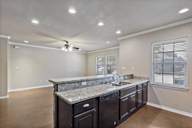 Building Photo - 3213 Papa Bear Dr