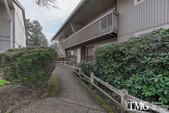 Building Photo - 2 BD Unit with Covered Deck