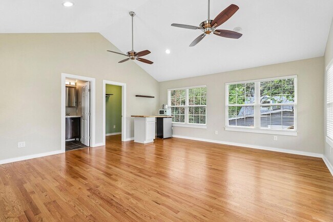 Building Photo - 4315 Bellvue Ave