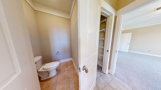 Building Photo - Three Story Townhome Rosemary Gate