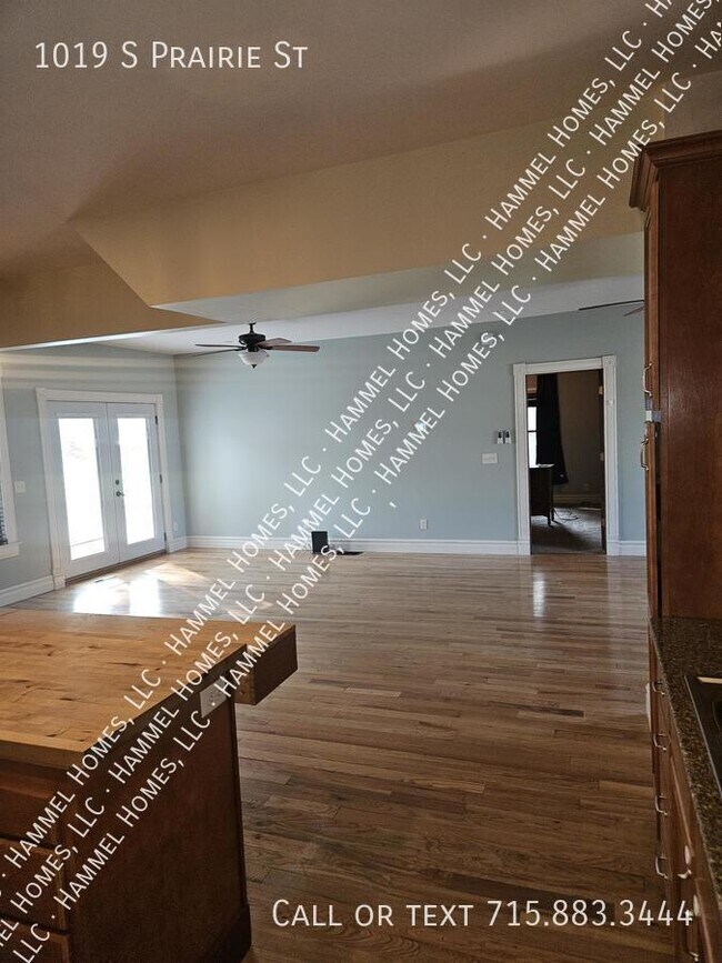 Building Photo - 1019 S Prairie St