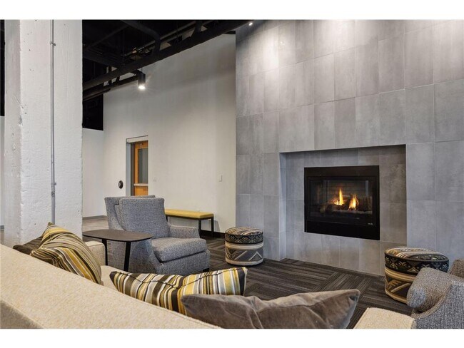 Building Photo - 401 N 2nd St