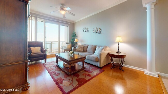 Building Photo - 2228 Beach Dr