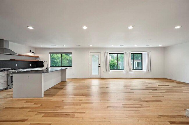 Building Photo - 7700 Manassas Dr