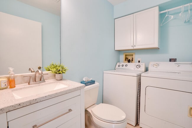 Building Photo - 3201 SE Guinevere Ln