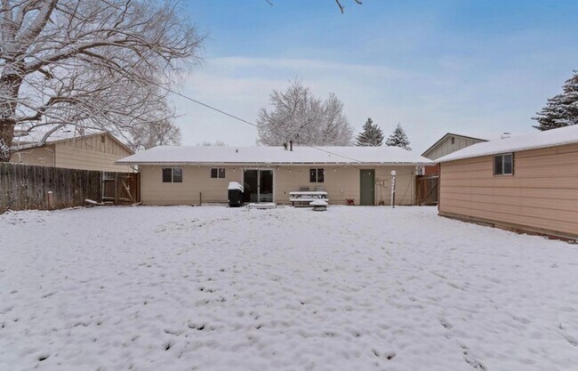 Building Photo - 3 Bed House w/ Huge Yard + Garage – Near Old Town & CSU