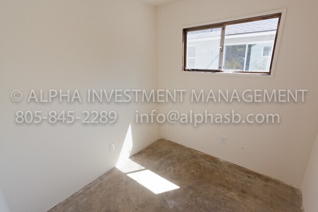 Building Photo - Renovated East Mesa Home 2 Doors From Shor...