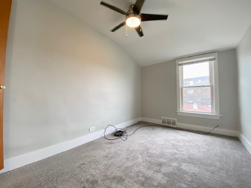 Building Photo - 5517 W Higgins Ave