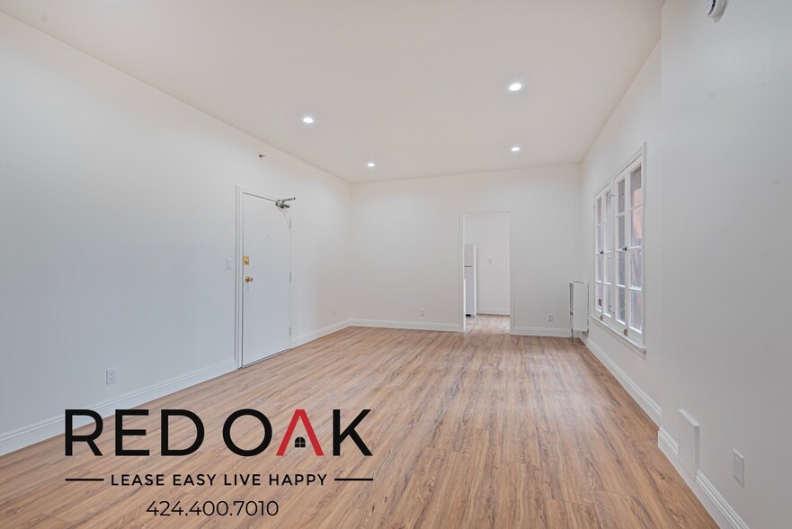 Building Photo - 5757 Franklin Ave