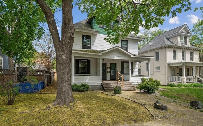 Building Photo - 1607-1609 Van Buren Ave