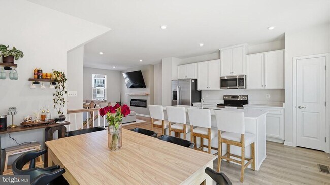 Building Photo - 1790 Scenic Lp