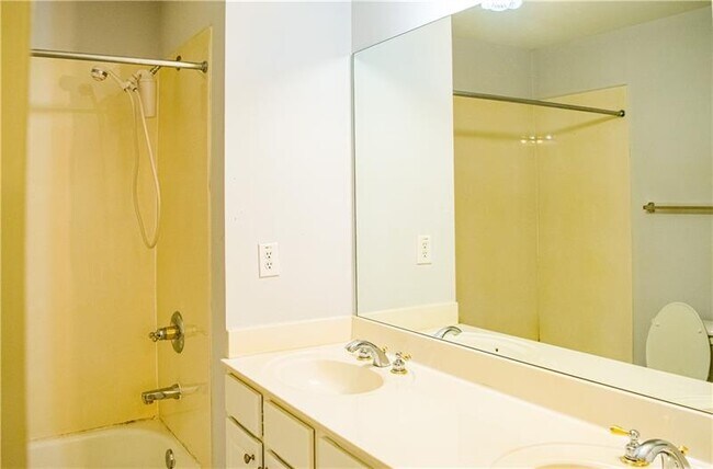 Building Photo - 2627 Gadsen