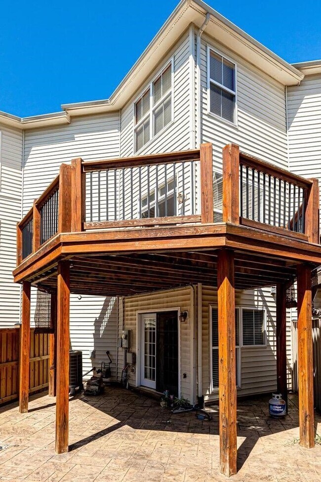 Deck & Patio - 23460 Twin Falls Ter