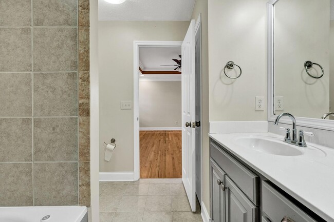 Building Photo - 217 Home Pl Ct SE