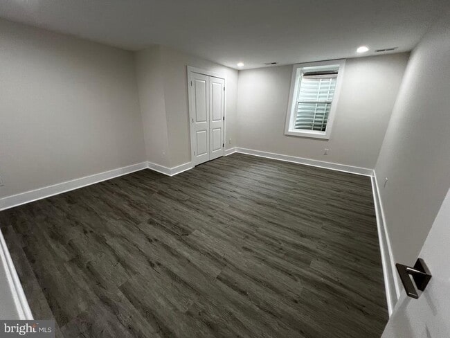 Building Photo - 920 Brompton St