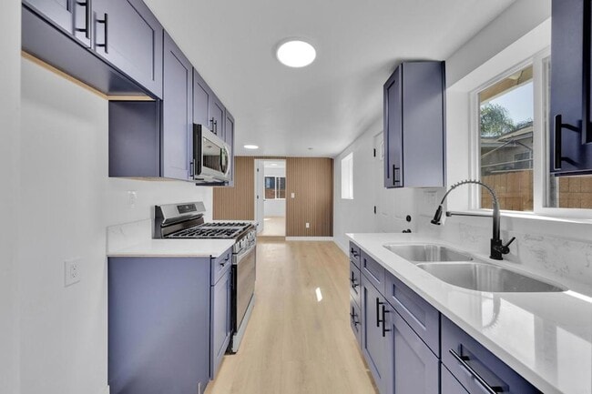 Building Photo - 4312 Winona Ave