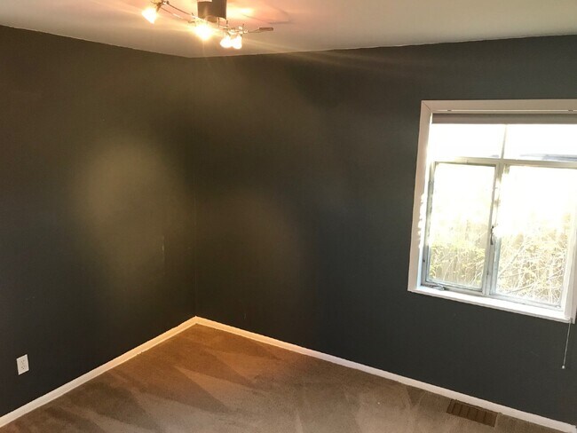 Building Photo - 2BR/1BA in University Hills with Huge Yard...