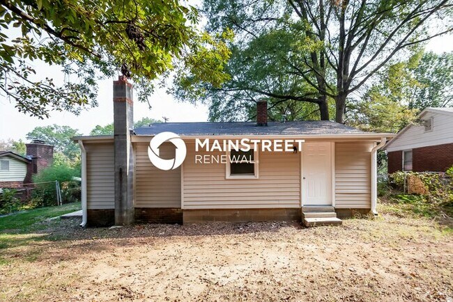 Building Photo - 3 Bedroom Pet-Friendly Home in Charlotte, NC with Main Street Renewal