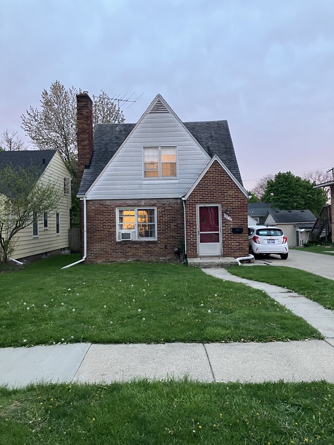 Primary Photo - 305 Potter Ave