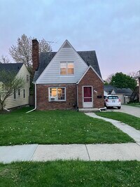 Building Photo - 305 Potter Ave